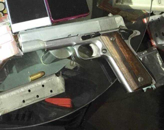 林姓老翁遭警方查获枪枝、毒品。（图／警方提供）