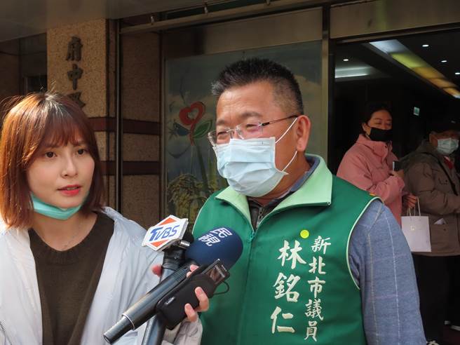 新北市议员林铭仁当场向蔡英文推荐林佳龙与陈时中参选新北。（叶德正摄）