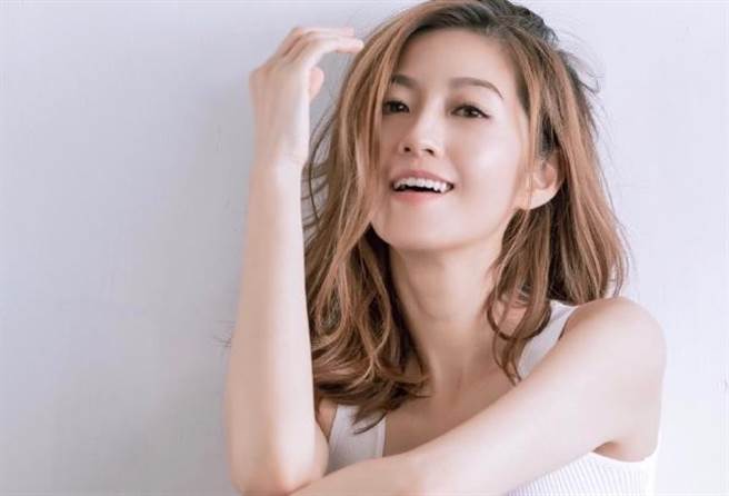 陈自瑶身材火辣，是香港知名演员。(图/翻摄自陈自瑶微博)