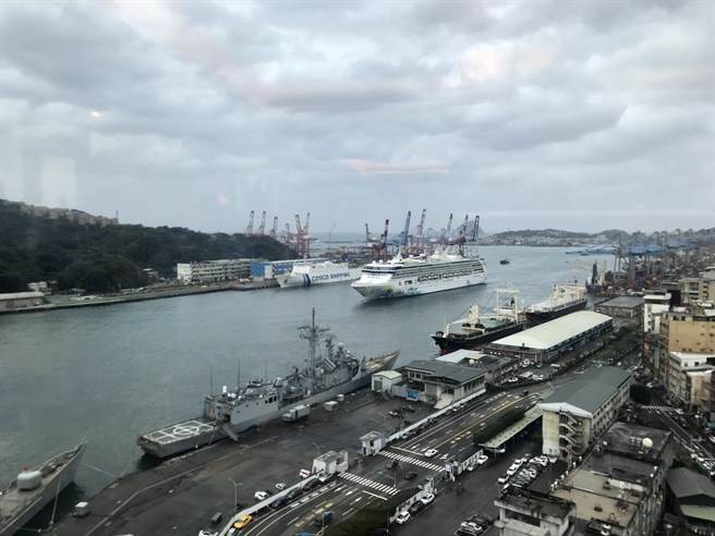 基隆市长林右昌表示，未来多数邮轮会从基隆港出发，不仅可以推动商机，也能让民眾在海上重新认识台湾。（陈彩玲摄）