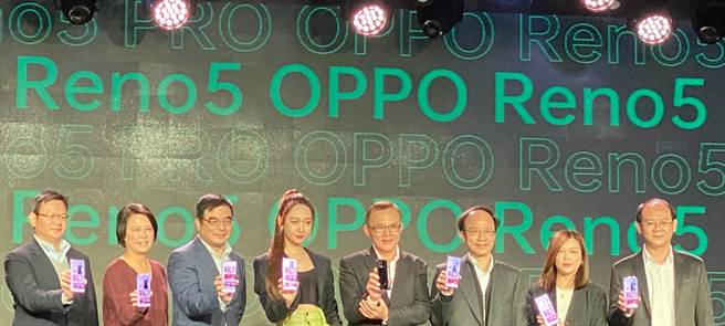 OPPO今日发表OPPO Reno5以及Reno5 Pro。(图/王逸芯摄)