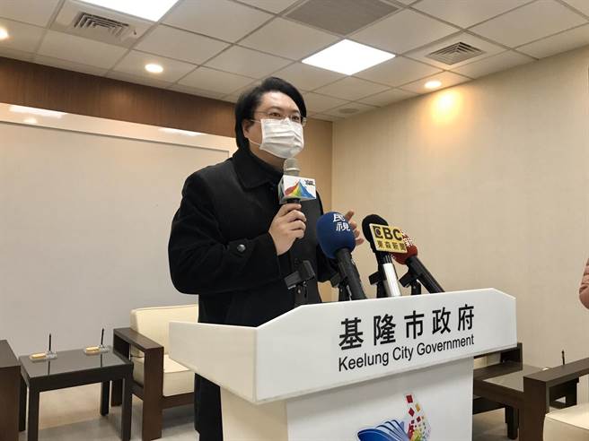 市長林右昌宣布多項因應措施，包括取消市府年度尾牙以及愛心聯歡餐會。（陳彩玲攝）