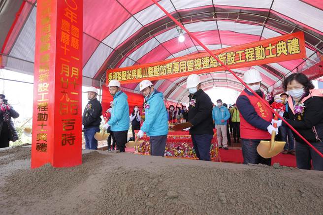 新竹瓦斯公司12日举办动土典礼，将于竹北市泰和整压站至湖口乡凤山整压站间，兴建6公里专管，未来服务新丰、湖口地区民生、商业及工业用气。（庄旻静摄）
