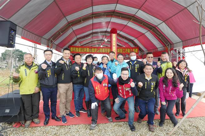 新竹瓦斯公司12日举办动土典礼，将于竹北市泰和整压站至湖口乡凤山整压站间，兴建6公里专管，未来服务新丰、湖口地区民生、商业及工业用气。（庄旻静摄）