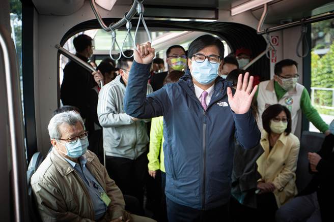 陳其邁強調「沒有比防疫更重要的事」，未來高市活動人數達一、兩萬人有可能停辦。（袁庭堯攝）