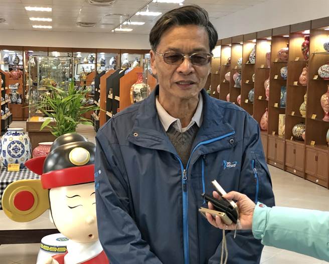 楊肅泰廠長以廣受歡迎的新作品，為公務生涯留下精彩的紀錄和回憶。（李金生攝）