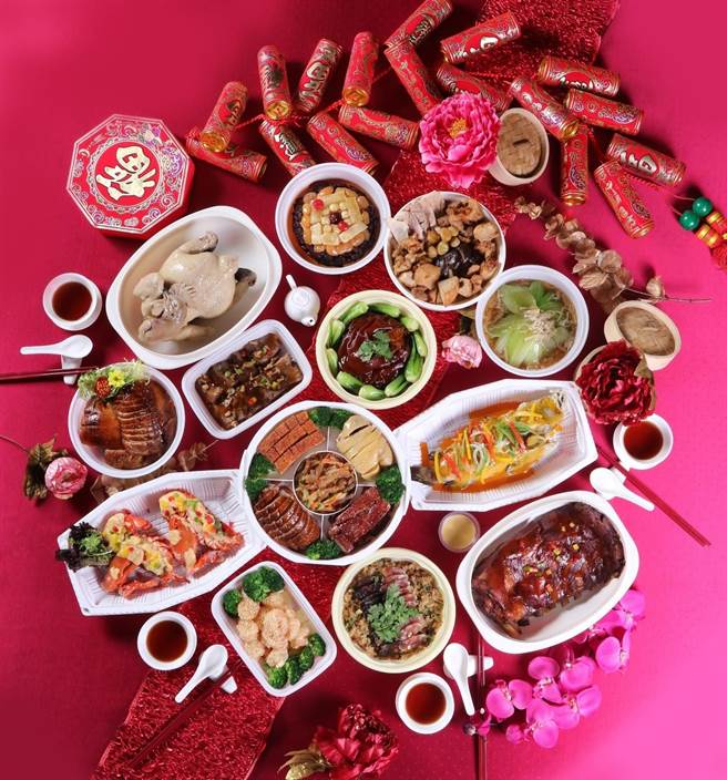 义大皇家酒店皇楼中餐厅推出的外带年菜样式丰富。（义大提供／林瑞益高雄传真）