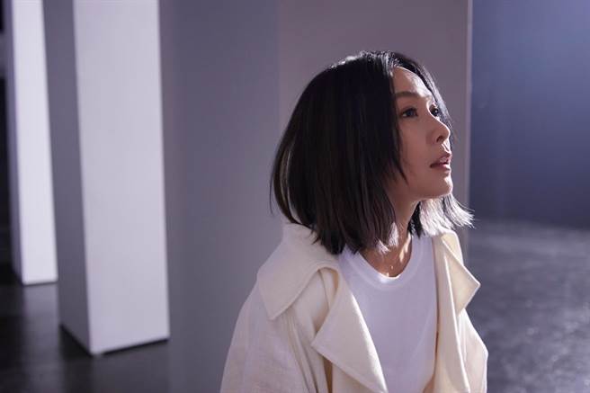 劉若英2021全新單曲〈黃金年代〉拋出最深長的省思．（相信音樂提供）