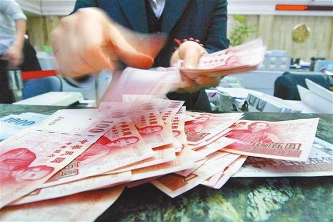 台北及元太外匯经纪公司12日总成交量降至12.11亿美元、为逾半个月来单日最低量。(图/中时资料照)