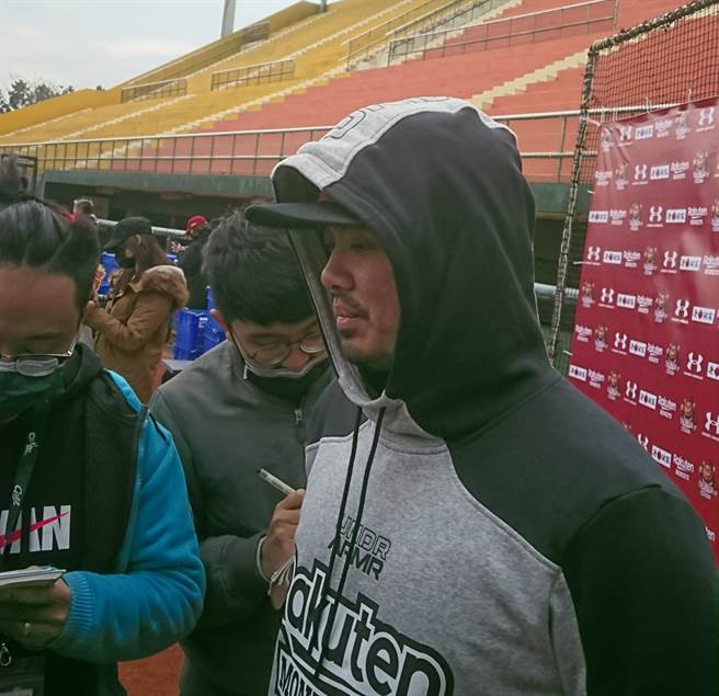 乐天桃猿开训，宣布由郭严文担任队长。（廖德修摄）