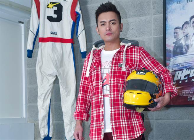 范逸臣因为拍摄《叱咤风云》，还考取了驾照。（卢祎祺摄）