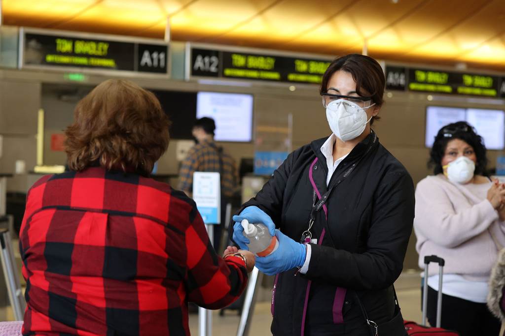 从1月26日起，所有搭机赴美旅客都要出示新冠肺炎检测阴性证明，图为加州洛杉矶布莱德雷国际航厦（Tom Bradley International Terminal）的资料照。（路透）(photo:ChinaTimes)