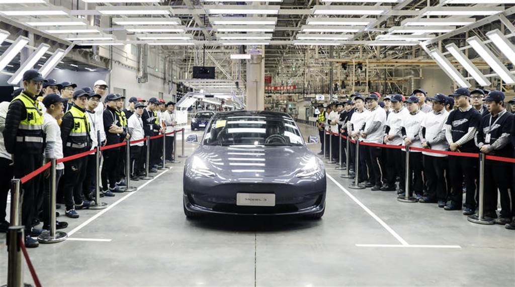 12 月狂销 2.4 万辆创新高！Model 3 在中国卖到翻，一部车吃下特斯拉全球 29.6% 市占