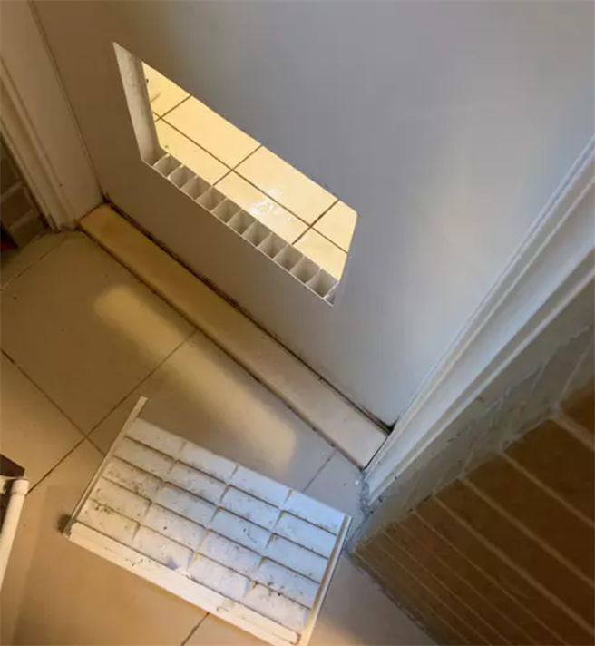 期末考出門前被衝康 女大生洗完澡浴室門鎖死 密室脫逃靠狠招（翻攝 Dcard）