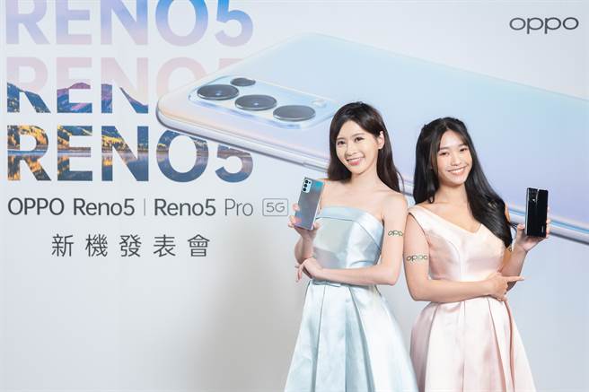 OPPO Reno5系列新机提供「幻彩银」、「星夜黑」两款不同顏色。（OPPO提供／黄慧雯台北传真）
