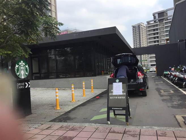 中央流行疫情指揮中心12日公布，確診醫護1月9日曾去過桃園星巴克國際門市。(蔡依珍攝)