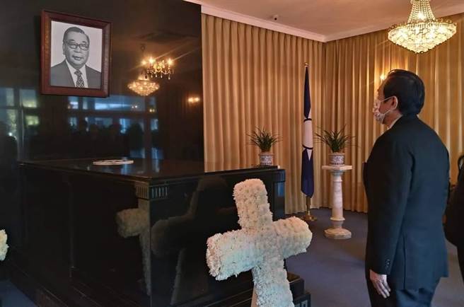 已故總統蔣經國逝世33週年，前總統馬英九到桃園大溪謁陵、追思。（圖／摘自馬英九臉書）