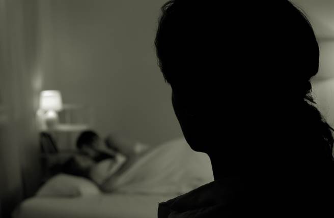 不满寡妇婆婆四处找男人，媳妇搞上小叔，还乱伦生子。(达志影像/shutterstock提供)