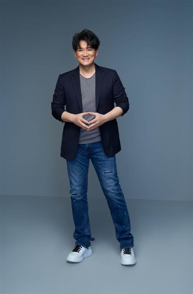 「国民歌王」周华健即将在北高双巨蛋开唱。（滚石唱片提供）