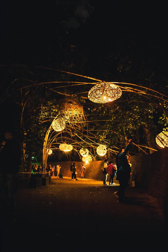 「龙崎光节空山祭」营造如梦似幻的场景。(台南市文化局提供／曹婷婷台南传真)