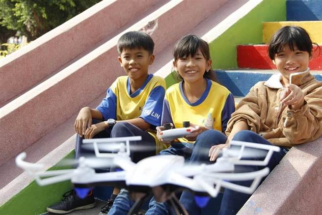 彰化县溪州水尾国小，去年夏天成立「水噹噹无人机队」，以「浊水溪滚滚流，水噹噹无人机队寻根探源科学共好追梦之旅」为主题，参加安丽希望工场慈善基金会2020「小梦想、大志气」追梦计画，获得追梦奖金150万元。（本报资料照片）