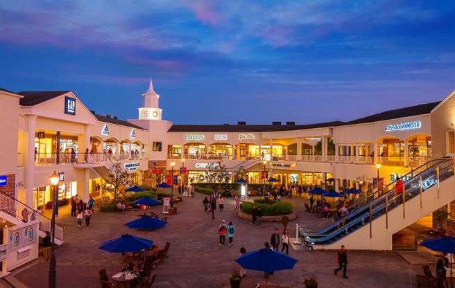 有网友习惯一次买一年份的东西，近日看到鞋子特价，竟想要一次买足一辈子要穿的量。(示意图／达志影像)