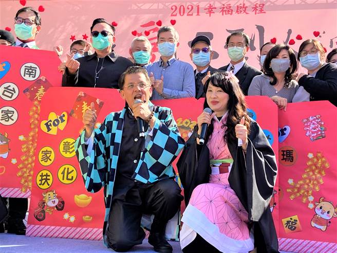 精湛建设总经理陈志声感谢的说，有这么多好友及企业的支持与关怀，这份爱与奉献的火苗将持续沸腾在台湾各角落。（卢金足摄）