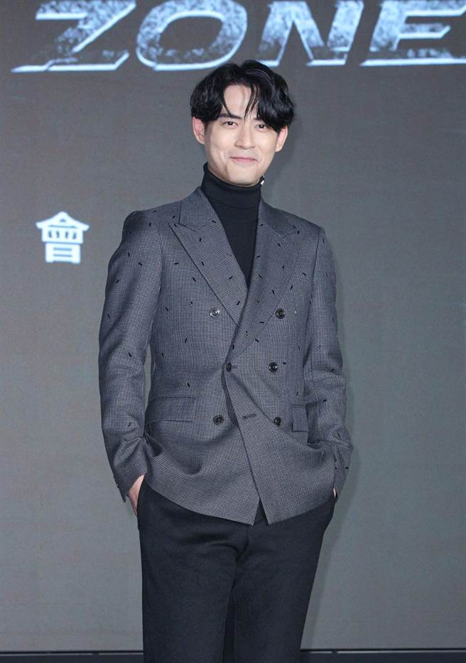 爱奇艺原创影集《逆局》（原名《追凶者》）13日举办卡司发布会，包括周渝民（仔仔）、李铭顺、朱轩洋、曾敬骅、纪培慧及导演庄绚维、陈冠仲等出席，也正式公布女主角由张榕容出演。（中时提供）