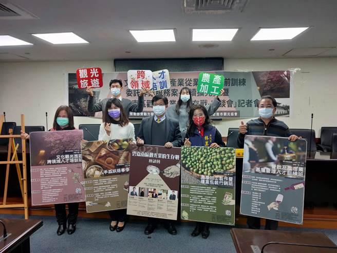 劳动部劳动力发展署云嘉南分署委托社团法人台南市观光协会续办「文化观光休閒产业从业人员职前训练委托作业服务案」，希望服务失业民眾学习技能，辅导就业、创业。（洪荣志摄）