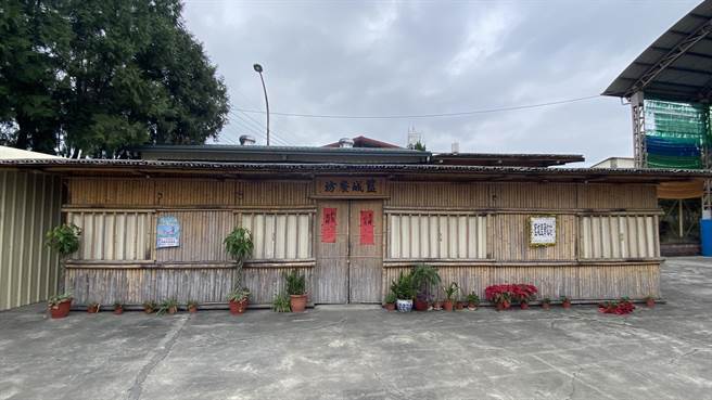 竹屋外观的篮城餐坊，灵感来于「篮城」地名，打造出竹篮包围感受，温暖、窝心的餐厅。（黄立杰摄）