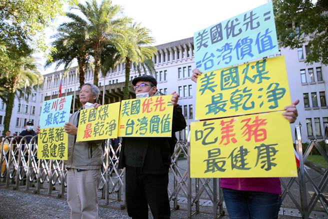 左翼联盟呼吁外交部不要再出卖台湾利益，也不要再做美国的小跟班、小商铺。（黄世麒摄）
