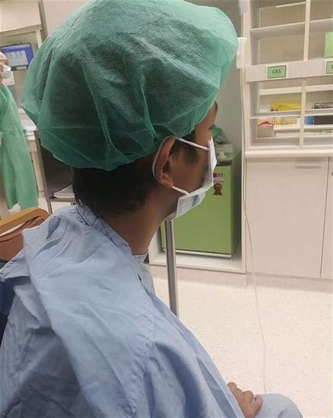 少年罹癌靠削脸保命 父曝存款剩400元惹鼻酸 善款涌入泪谢喊停（图片取自／爆怨2公社）