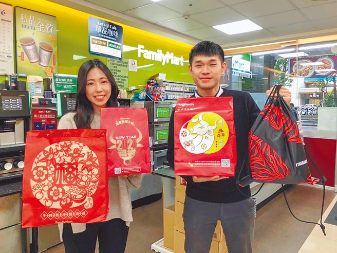全家将推出85万个「金牛福袋」，数量是歷年来最多，每包售价199元，头奖祭出市价超过250万元的宾士车。图／业者提供