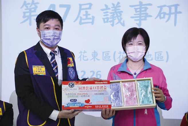 花莲县吉安乡乡长游淑贞（右）与现任全国创新创业总会副总会长及国际同济会花东区主席黄启源（左）。图／业者提供