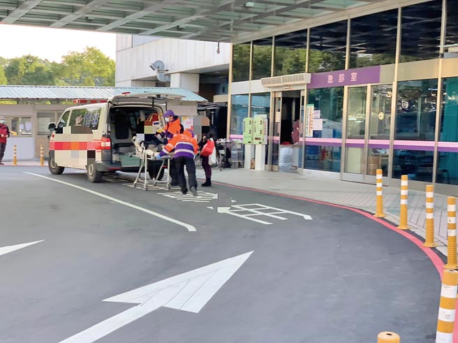 桃園某醫院住院醫師在照顧重症病人後染疫，中央流行疫情指揮中心昨推測，醫師是在協助插管時染疫。（姜霏攝）