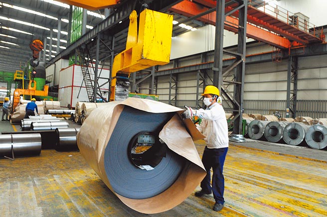 RCEP完成簽署，大陸可以零關稅輻射東協，更具優勢。圖為福建省漳州台企凱景公司生產情況。（中新社）