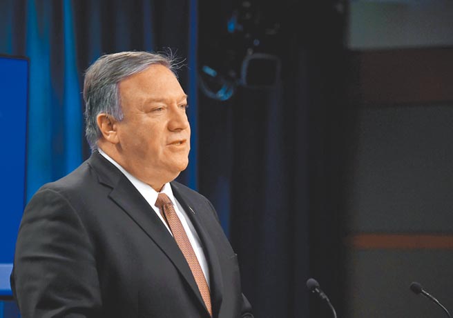 美國國務卿蓬佩奧（見圖）宣布解除美台交流限制，大陸外交部警告美方，不要在錯誤和危險的道路上越走越遠。（新華社）