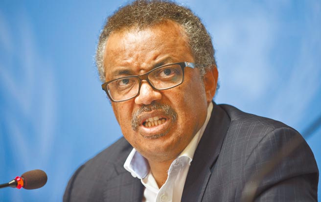 世卫组织总干事谭德塞表示，国际专家小组将会从武汉展开研究，以确定早期病例的感染途径。（新华社）