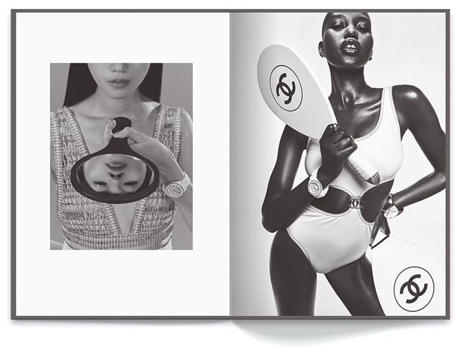 J12腕表是当代时尚ICON，名模Bella Nong（左）和Adut Akech佩戴J12腕表，分别登上台湾《Citta Bella》和《Chaos SixtyNine》杂志。（香奈儿提供）