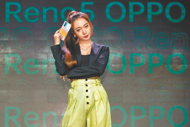 OPPO明星伙伴Julia吴卓源出席OPPO Reno5系列新机发表。（OPPO提供）
