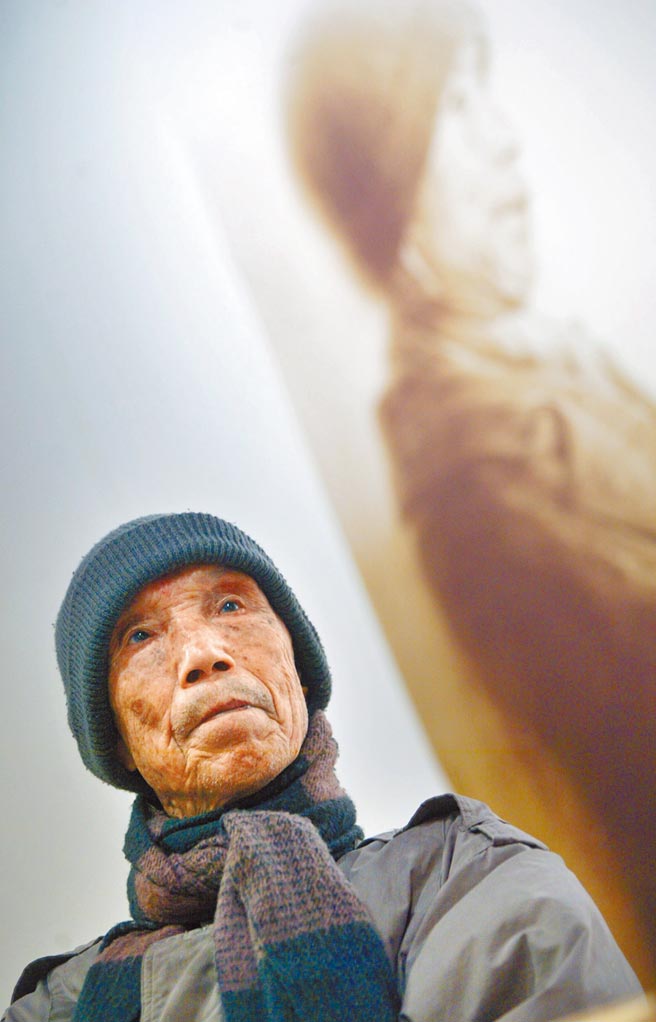 詩壇後輩特為周夢蝶百歲冥誕出版《夢蝶文集》。（本報資料照片）