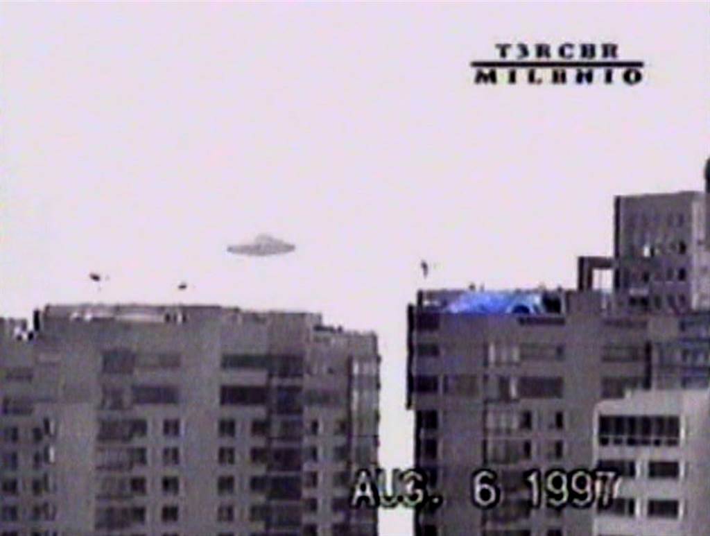 CIA解密的幽浮文件，举凡俄国小镇神秘爆炸到外星人与CIA直接通讯，应有尽有。图为1997年莫斯科上空出现疑似飞碟。图/美联社(photo:ChinaTimes)