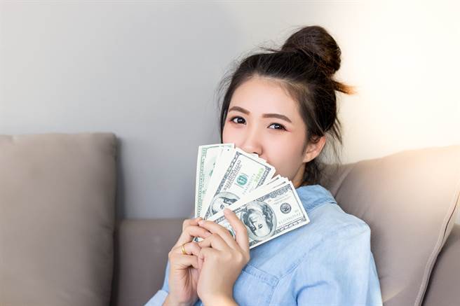 3生肖揮別過去衰運，即將在1月底2月初這段時間迎來好運。(示意圖／達志影像)