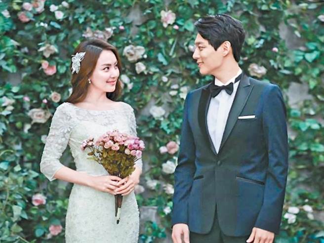 全承彬和洪仁颖交往7年，于2016年5月踏入婚姻，却在去年离婚。(图/翻摄自韩网)