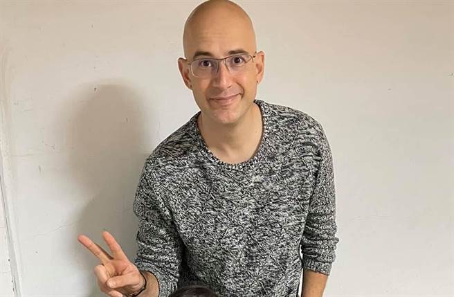 近来医护人员染疫引发质疑声浪，让吴凤呼吁能够少点批评。（图／吴凤 Rifat脸书）