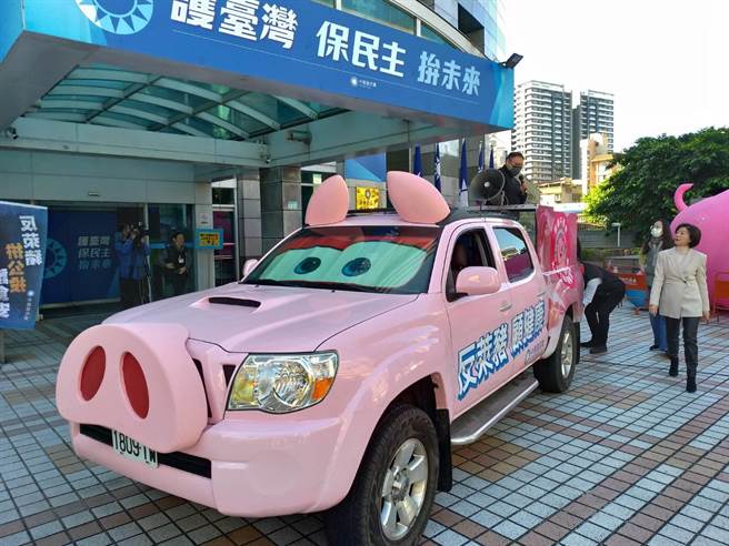 国民党新推出的宣传利器「皮卡猪」。（黄福其摄）