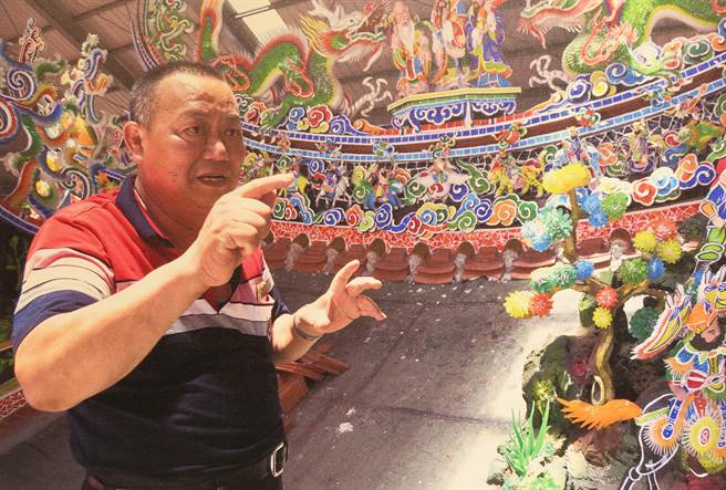 　彰化县文化资产保存技术剪黏保存者陈篡地，用一生丰富了庙宇的神话故事，精湛技艺让人讚嘆。（吴敏菁摄）