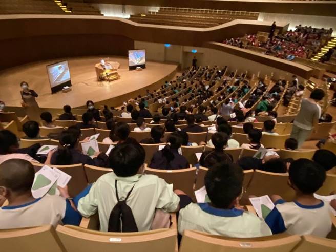 台南市政府教育局推动「文化美感轻旅行」，鼓励偏乡学子参访国家级博物。（台南市教育局提供／曹婷婷台南传真）