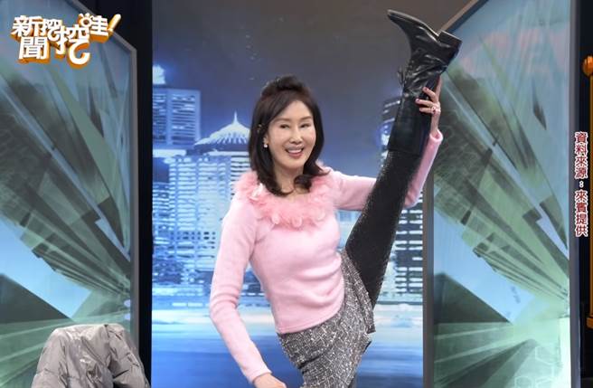 夏光莉当眾劈腿过头，大秀女神腿，让眾人直呼惊奇。(翻摄自新闻挖挖哇YouTube)