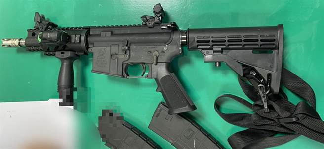  彭偉明自首後，交出他犯案的改造槍枝。（警方提供／陳世宗台中傳真）